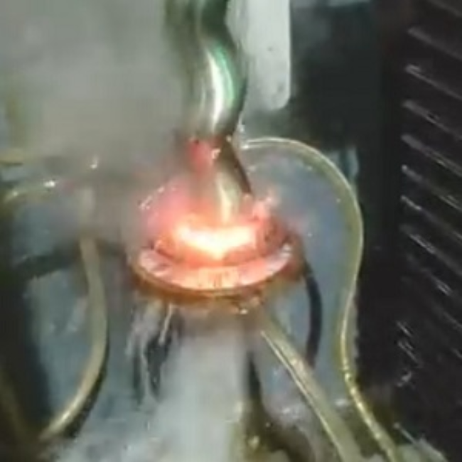 機(jī)床花鍵軸的淬火熱處理采用高頻感應(yīng)加熱設(shè)備